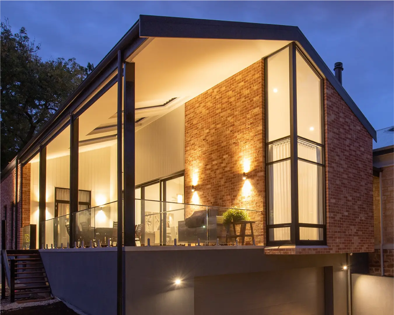 Smarte Beleuchtungssteuerung am Wohnhaus mit Smart Home vom KNX Systemintegrator